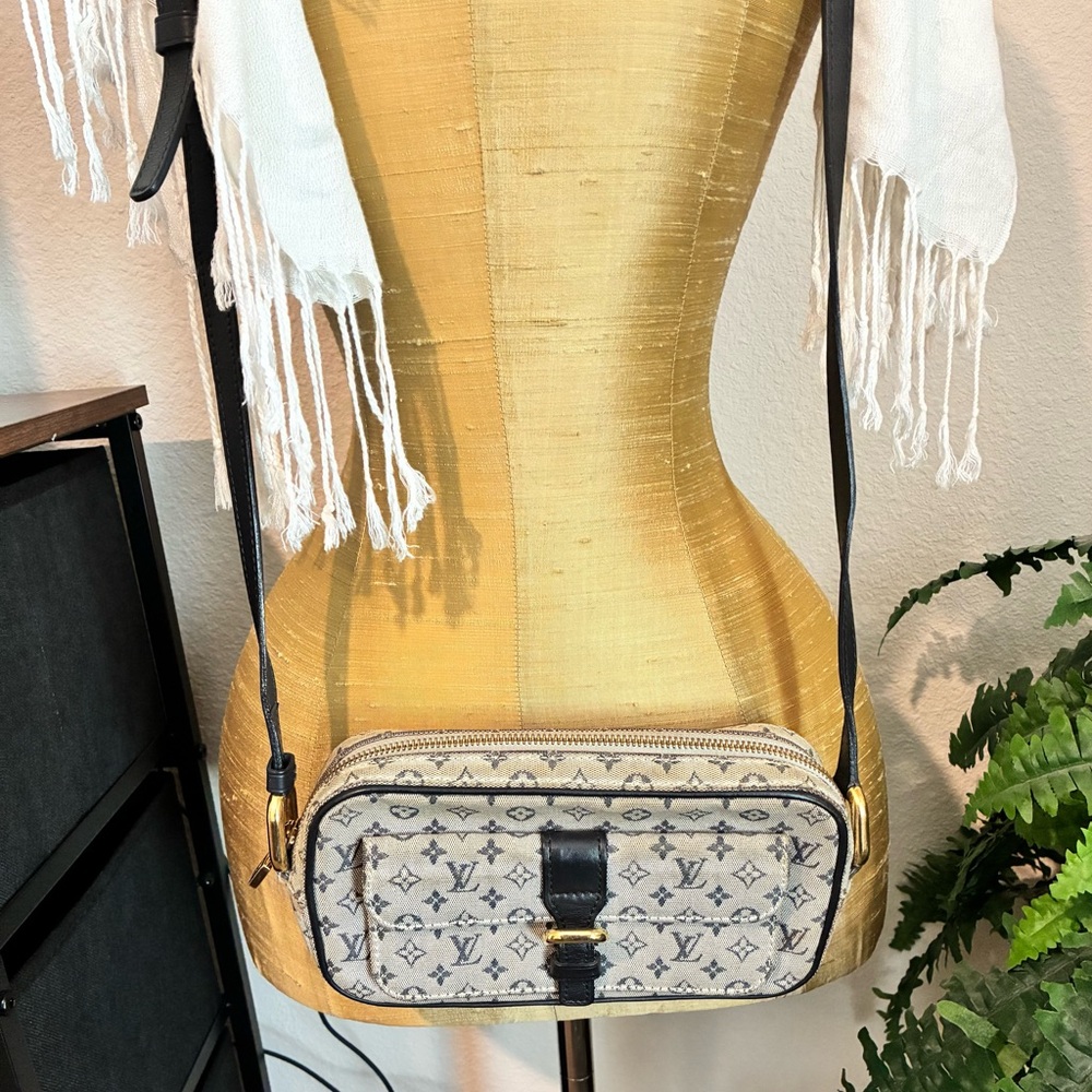 Louis Vuitton Juliet Bag - Picture 2 of 15